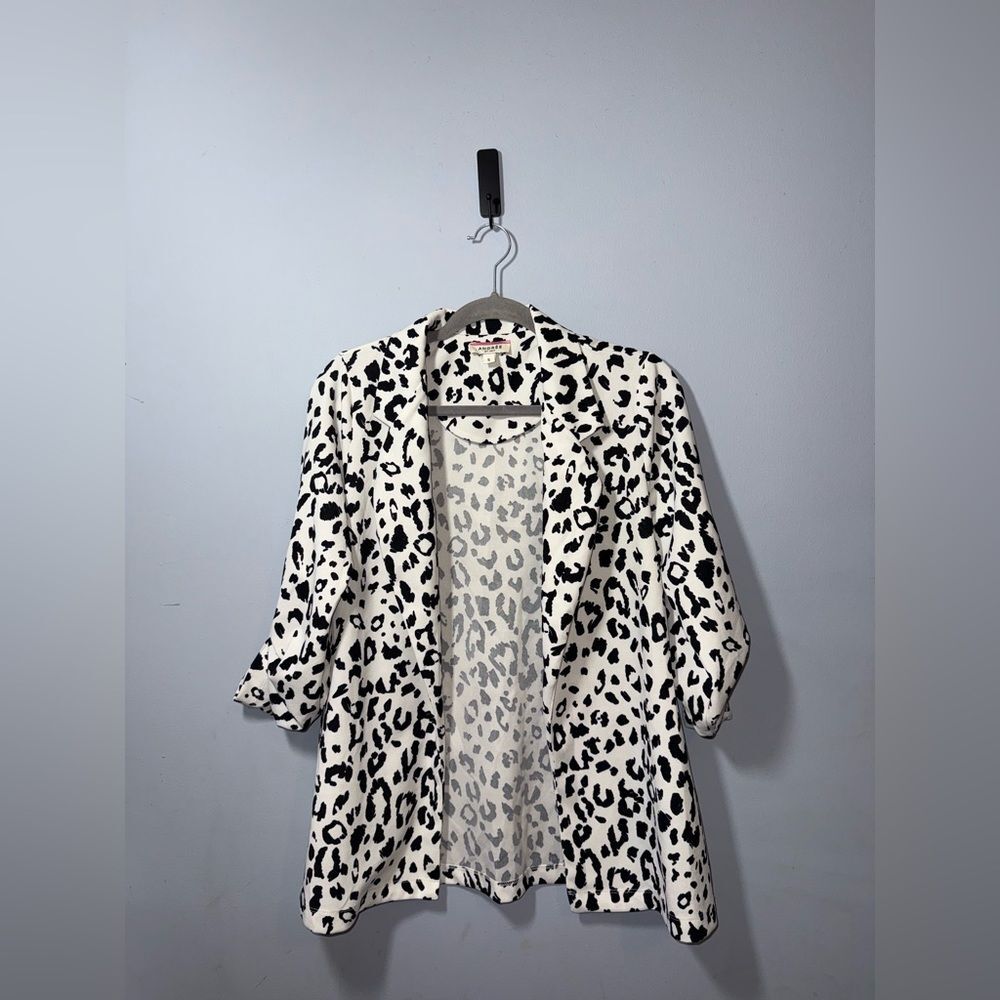 Andree by Unit Women’s Snow Leopard Print Blazer Jacket size Small EUC